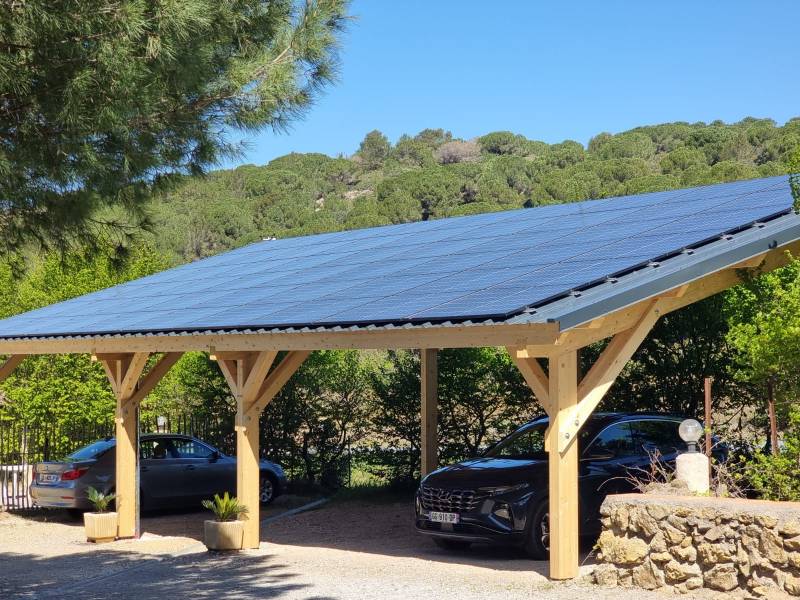 Ombrière photovoltaïque sur un parking à Montpellie