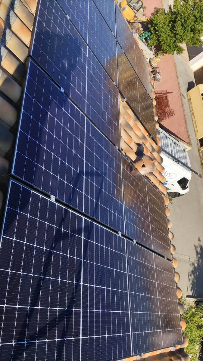 Pose de panneaux solaires en surimposition pour de l'auto consommation vers Lattes (34)