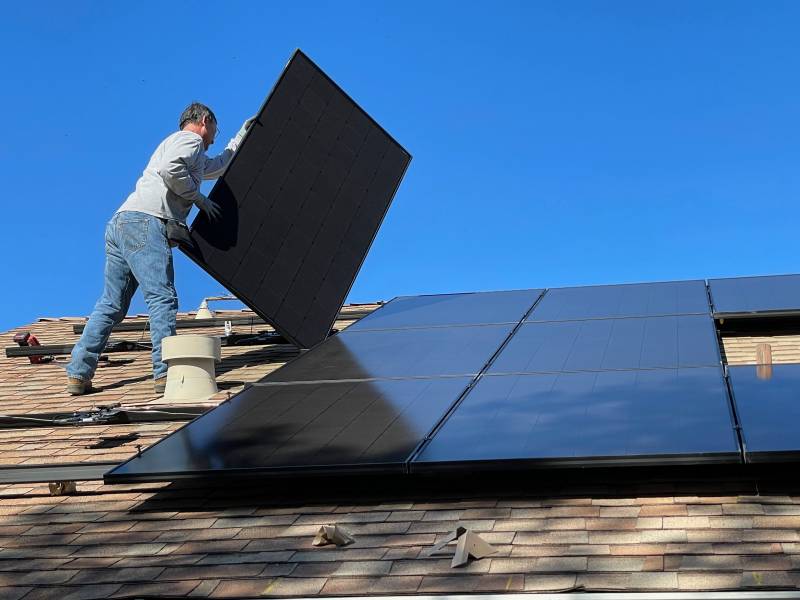 Pose de panneaux photovoltaïques vers Clermont l'Hérault (34) en surimposition de toiture